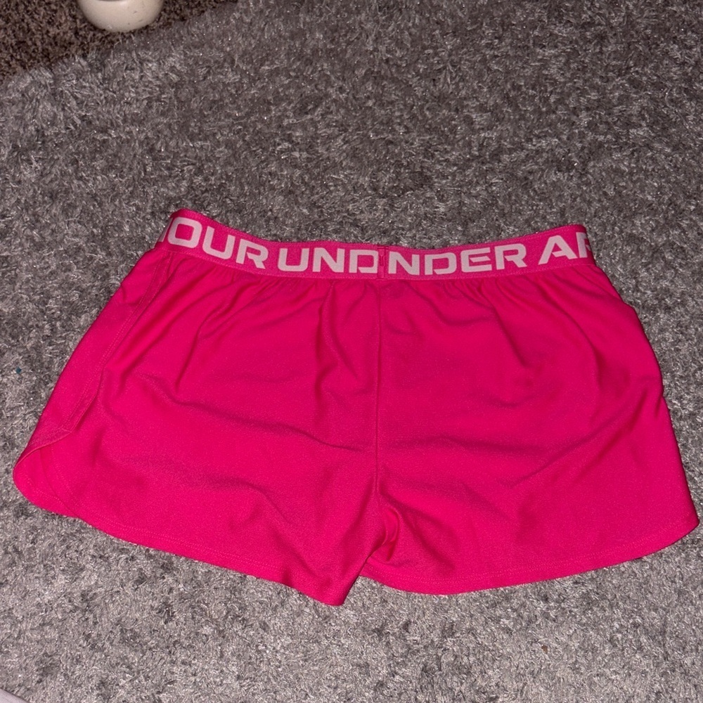 Under Armour Size YXL Bright Pink Athletic Shorts, Will Fit Women’s Small - Picture 3 of 3